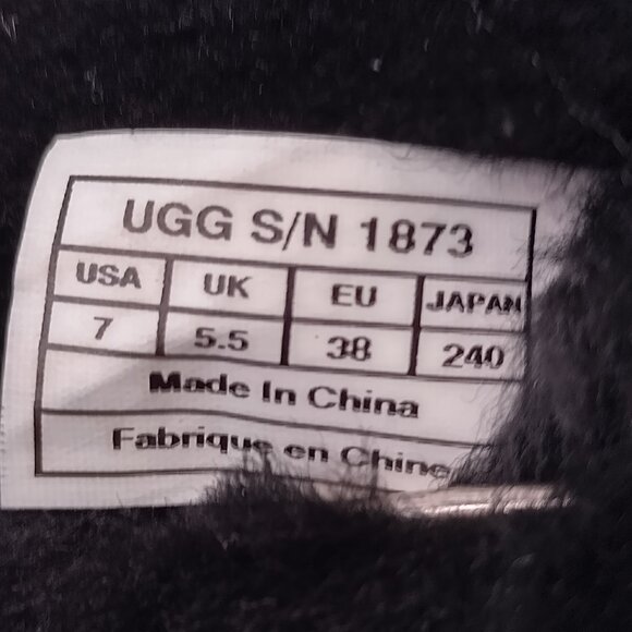 UGG Bailey Button Triplet II Black Sheepskin Shearling Boots Women US 7 - Picture 16 of 16
